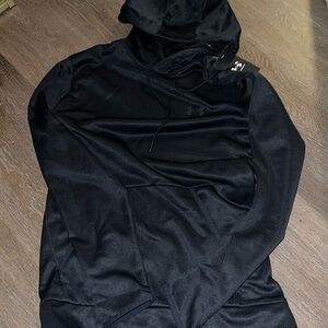 Mens Under Armour black hoodie w/ small logo. Small. NWT.